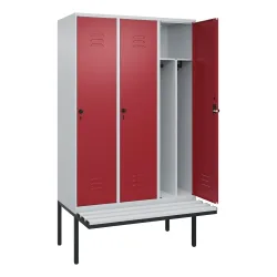 C+P Spind Classic PLUS, 3 Abteile, Trennwand, HxBxT 2.120 x 1.200 x 815 mm, für Vorhängeschloss, auskragende Bank aus Kunststoff, lichtgrau, rubinrot