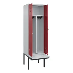 C+P PSA Doppel-Spind Classic PLUS, 2 Abteile, HxBxT 2.120 x 600 x 815 mm, für Vorhängeschloss, auskragende Bank aus Kunststoff, lichtgrau, rubinrot