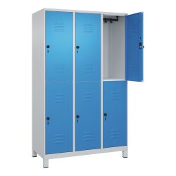 Doppelstock-Spind Classic PLUS, 3 Abteile, lichtgrau / lichtblau, HxB 1950 x 1200 mm, mit Füßen, Drehriegel C+P