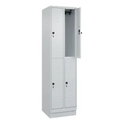 C+P Doppelstock-Spind Classic PLUS, Sockel, 2 Abteile, HxBxT 1.950 x 500 x 500 mm, lichtgrau, lichtgrau, 4 Fächer, für Vorhängeschloss