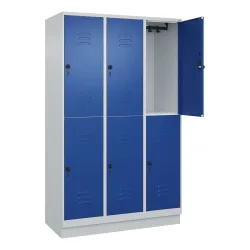 Doppelstock-Spind Classic PLUS, 3 Abteile, lichtgrau / enzianblau, HxB 1950 x 1200 mm, mit Bodensockel, Drehriegel C+P