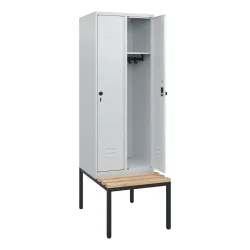 C+P Spind Classic PLUS, 2 Abteile, HxBxT 1.950 x 600 x 815 mm, für Vorhängeschloss, untergebaute Bank aus Buche, lichtgrau, lichtgrau