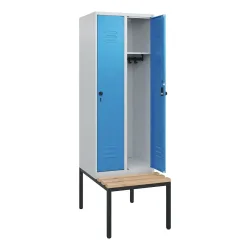 C+P Spind Classic PLUS, 2 Abteile, HxBxT 1.950 x 600 x 815 mm, für Vorhängeschloss, untergebaute Bank aus Buche, lichtgrau, lichtblau