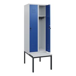 C+P Spind Classic PLUS, 2 Abteile, HxBxT 1.950 x 600 x 815 mm, für Vorhängeschloss, untergebaute Bank aus Kunststoff, lichtgrau, enzianblau