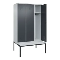 C+P Spind Classic PLUS, 3 Abteile, HxBxT 2.120 x 1.200 x 815 mm, Zylinderschloss, untergebaute Bank aus Kunststoff, lichtgrau, anthrazitgrau