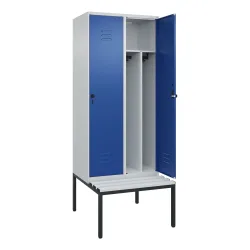 C+P Spind Classic PLUS, 2 Abteile, Trennwand, HxBxT 2.120 x 800 x 815 mm, für Vorhängeschloss, Trennwand, untergebaute Bank aus Kunststoff, lichtgrau, enzianblau