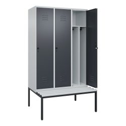 C+P Spind Classic PLUS, 3 Abteile, Trennwand, HxBxT 2.120 x 1.200 x 815 mm, für Vorhängeschloss, Trennwand, untergebaute Bank aus Kunststoff, lichtgrau, anthrazitgrau