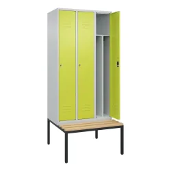 C+P Spind Classic PLUS, 3 Abteile, Trennwand, HxBxT 2.120 x 900 x 815 mm, Zylinderschloss, Trennwand, untergebaute Bank aus Buche, lichtgrau, clowngrün