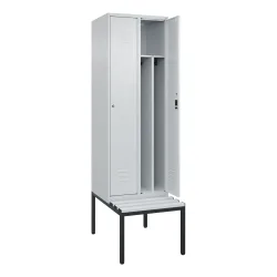 C+P Spind Classic PLUS, 2 Abteile, Trennwand, HxBxT 2.120 x 600 x 815 mm, Zylinderschloss, Trennwand, untergebaute Bank aus Kunststoff, lichtgrau, lichtgrau