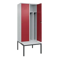 C+P Spind Classic PLUS, 2 Abteile, Trennwand, HxBxT 2.120 x 800 x 815 mm, Zylinderschloss, Trennwand, untergebaute Bank aus Kunststoff, lichtgrau, rubinrot