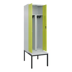 C+P PSA Doppel-Spind Classic PLUS, 2 Abteile, HxBxT 2.120 x 600 x 815 mm, Zylinderschloss, untergebaute Bank aus Kunststoff, lichtgrau, clowngrün