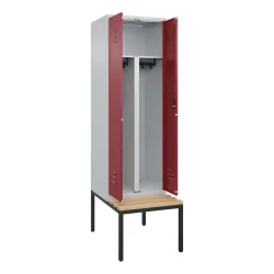 C+P PSA Doppel-Spind Classic PLUS, 2 Abteile, HxBxT 2.120 x 600 x 815 mm, Zylinderschloss, untergebaute Bank aus Buche, lichtgrau, rubinrot