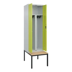 C+P PSA Doppel-Spind Classic PLUS, 2 Abteile, HxBxT 2.120 x 600 x 815 mm, Zylinderschloss, untergebaute Bank aus Buche, lichtgrau, clowngrün