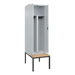 C+P PSA Doppel-Spind Classic PLUS, 2 Abteile, HxBxT 2.120 x 600 x 815 mm, Zylinderschloss, untergebaute Bank aus Buche, lichtgrau, lichtgrau