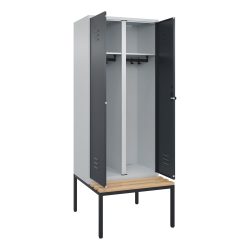 C+P Schwarz-Weiß-Spind Classic PLUS Sitzbank, Trennwand mittig, 1 Abteil, lichtgrau / grau, B 800 mm, Sicherheits-Drehriegel, untergebaut, Buche-Hartholz