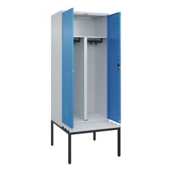 C+P PSA Doppel-Spind Classic PLUS, 2 Abteile, HxBxT 2.120 x 800 x 815 mm, Zylinderschloss, untergebaute Bank aus Kunststoff, lichtgrau, lichtblau