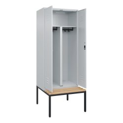 C+P PSA Doppel-Spind Classic PLUS, 2 Abteile, HxBxT 2.120 x 800 x 815 mm, Zylinderschloss, untergebaute Bank aus Buche, lichtgrau, lichtgrau