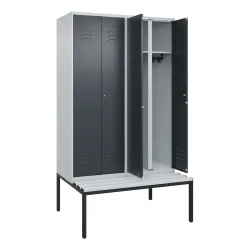 C+P Schwarz-Weiss-Spind Classic PLUS, 4 Abteile, HxBxT 2.120 x 1.200 x 815 mm, Zylinderschloss, untergebaute Bank aus Kunststoff, lichtgrau, anthrazitgrau