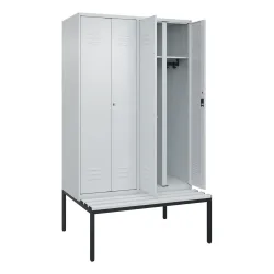 C+P Schwarz-Weiss-Spind Classic PLUS, 4 Abteile, HxBxT 2.120 x 1.200 x 815 mm, Zylinderschloss, untergebaute Bank aus Kunststoff, lichtgrau, lichtgrau