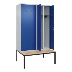 C+P Schwarz-Weiß-Spind Classic PLUS Sitzbank, Trennwand mittig, 2 Abteile, lichtgrau / enzianblau, B 1200 mm, Zylinderschloss, untergebaut, Buche-Hartholz