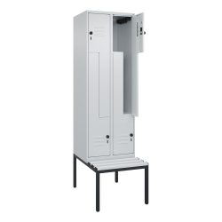 C+P Z-Spind Classic PLUS, 4 Abteile, HxBxT 2.120 x 600 x 815 mm, für Vorhängeschloss, untergebaute Bank aus Kunststoff, lichtgrau, lichtgrau