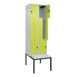 C+P Z-Spind Classic PLUS, 4 Abteile, HxBxT 2.120 x 600 x 815 mm, für Vorhängeschloss, untergebaute Bank aus Kunststoff, lichtgrau, clowngrün