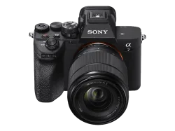 SONY Alpha 7 IV (ILCE7M4) + FE 28-70 mm F3.5-5.6 OSS II - Systemkamera Schwarz