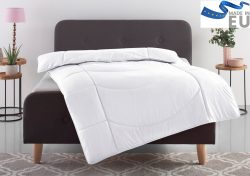 Microfaserbettdecke, »Microlux«, Traumecht, Füllung: Polyester, Bezug: *Von Testschläfern im Juni 2013 mit »GUT« (1,8) bewertet (getestet wurde das 4-Jahreszeiten-Bett in der Grösse 135/200), kochfest bis 95 °C, zum Spitzenpreis!