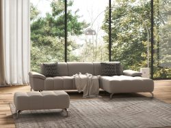 sit&more Ecksofa »Cool«, wahlweise mit Kopfteilverstellung und Vorziehsitz, motorisch, mit silberfarbenen Füssen