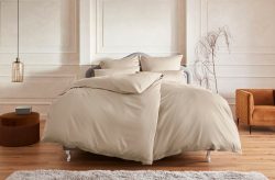 Guido Maria Kretschmer Home&Living Bettwäsche »Mila, in Satin Qualität, atmungsaktiv, Flächengewicht 120 g/m², hergestellt aus 100% Baumwolle, unterstützt Cotton made in Africa, Bett- und Kopfkissenbezug mit Reissverschluss.