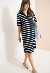 Knielanges Kleid in Ajourstrick