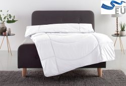 Microfaserbettdecke, »Microlux«, Traumecht, Füllung: Polyester, Bezug: *Von Testschläfern im Juni 2013 mit »GUT« (1,8) bewertet (getestet wurde das 4-Jahreszeiten-Bett in der Grösse 135/200), kochfest bis 95 °C, zum Spitzenpreis!