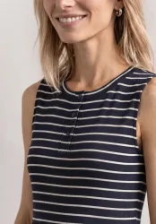 Midikleid mit Strukturmix und Knopfdetail