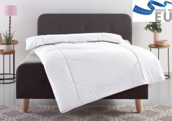 Microfaserbettdecke, »Microlux«, Traumecht, Füllung: Polyester, Bezug: *Von Testschläfern im Juni 2013 mit »GUT« (1,8) bewertet (getestet wurde das 4-Jahreszeiten-Bett in der Grösse 135/200), kochfest bis 95 °C, zum Spitzenpreis!