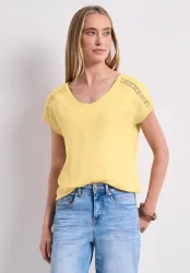 STREET ONE Kurzarmshirt Sommershirt mit V-Neck und Crochet-Details