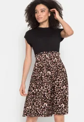 LASCANA Jerseykleid mit Gummibund und Rüschenkante in der Taille, Leoprint