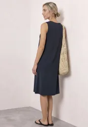 Knielanges Kleid mit Rundhals und Knopfdetail