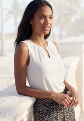 Vivance Tanktop mit goldenem Zieraccessoire, weich fliessende Qualität