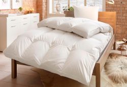 GOODproduct Daunenbettdecke + 3-Kammer-Kopfkissen 