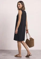 Knielanges Kleid mit Rundhals und Knopfdetail