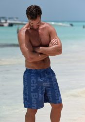 Bench. Badeshorts