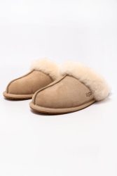 UGG Scuffette II gefütterte Pantoffeln - Sand EU38 Damen