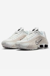 Nike Shox R4 Sneaker - Summit White + Black EU37.5 Damen