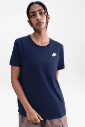 Nike Sportswear Club Essentials T-Shirt - Midnight Navy XS Damen