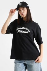 New Balance Linear Heritage Oversize T-Shirt - Black M Damen