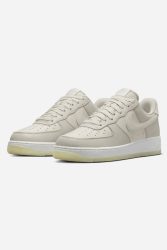 Nike Air Force 1 '07 LV8 Sneaker - Light Bone + Summit White EU41 Herren