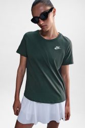 Nike Sportswear Club Essentials T-Shirt - Vintage Green M Damen