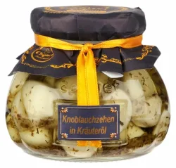 Knoblauchzehen in Kräuter-Öl