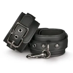 Schwarze Handschellen aus Leder