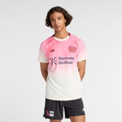 New Balance New Balance Bayer 04 Leverkusen Away SS Jersey 25/26 Herren, mehrfarbig, Grösse: S Regular Fit Herren, mehrfarbig, Grösse: S